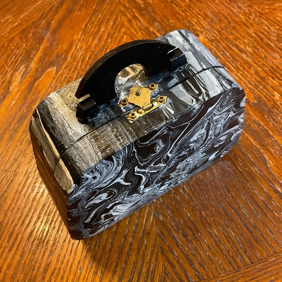 Cute Hand Painted Black Velvet Lined & Mirrored Gold Hardware Jew./Trinket Box! - Picture 1 of 16